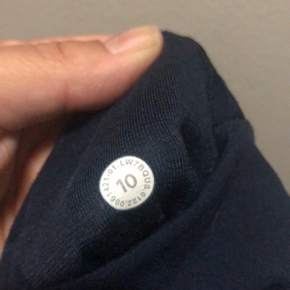 Lululemon Align high rise shorts pockets - Picture 3 of 3